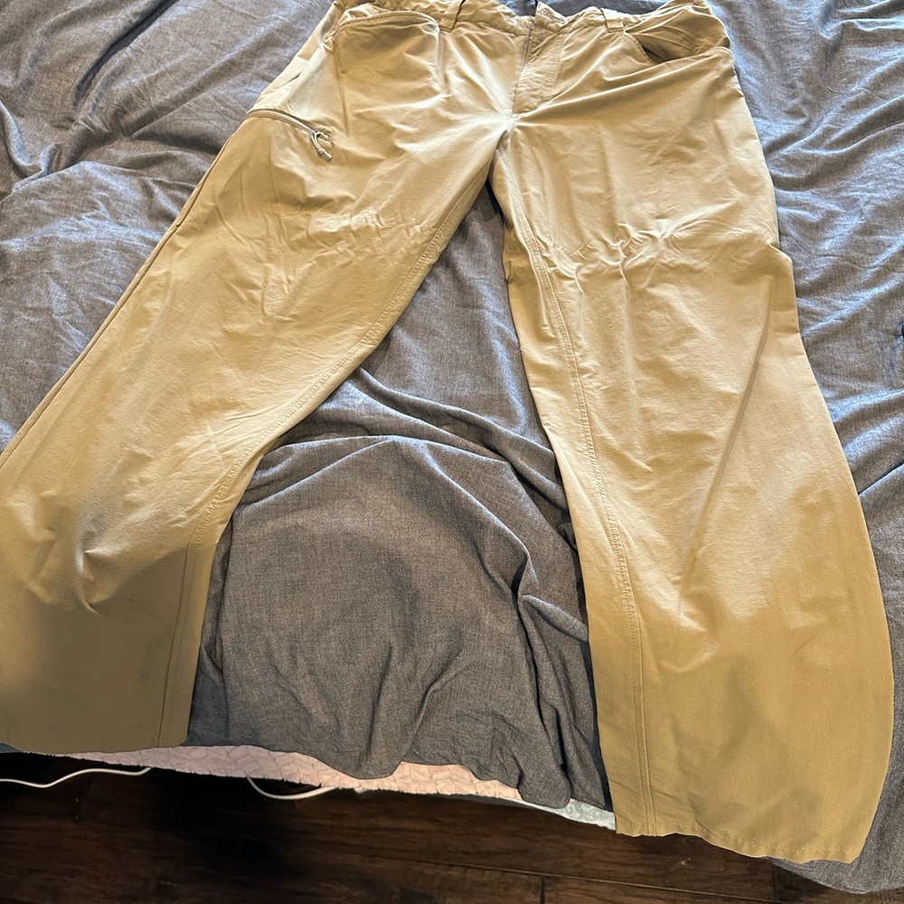 Patagonia khaki